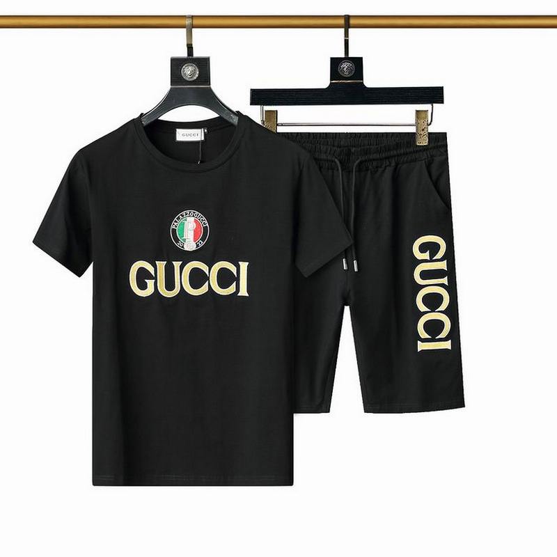 Gucci Men's Suits 631